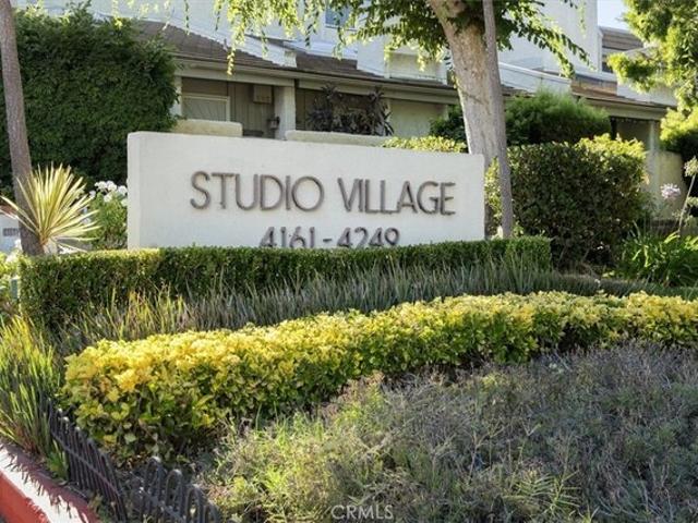 Townhouse for sale in Studio City Neighborhood Council District, Canoga Park