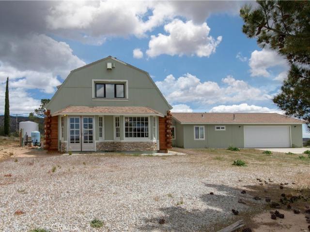 House for sale in Anza, California