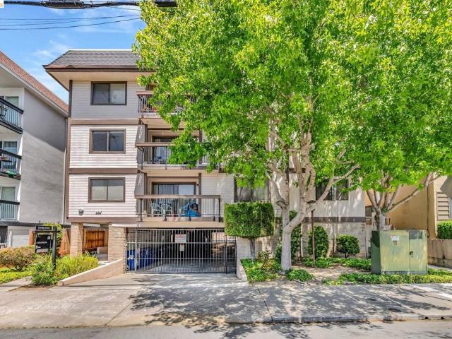 Condo for sale in Albany, California