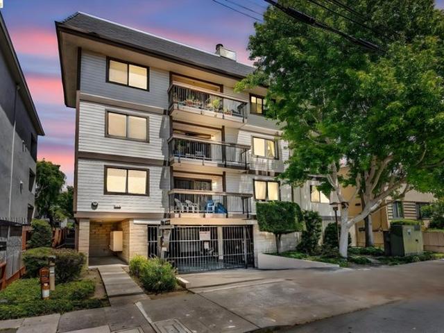 Condo for sale in Albany, California