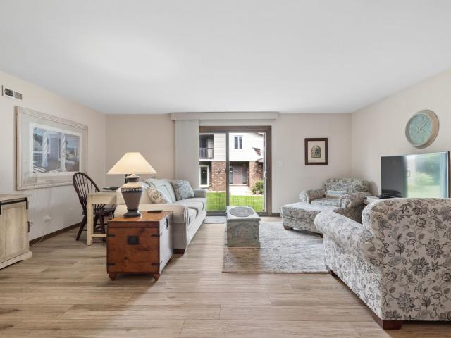 Condo for sale in New Lenox, Illinois