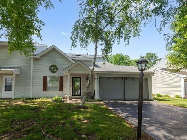 Townhouse for sale in Island Lake, Illinois