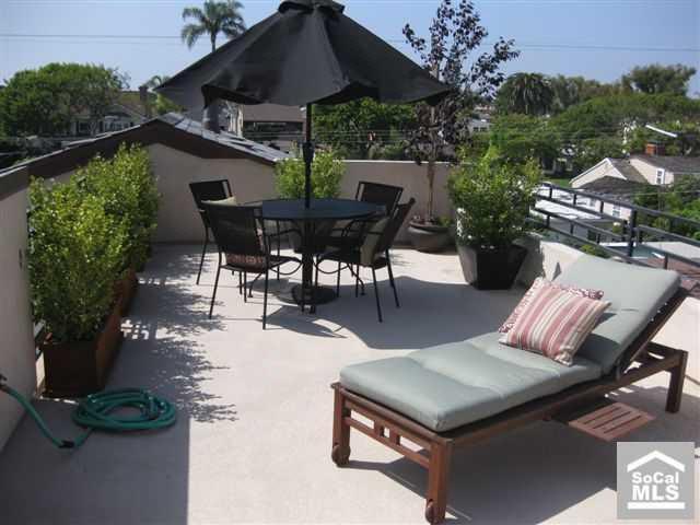 Condo for sale in Corona Del Mar, California