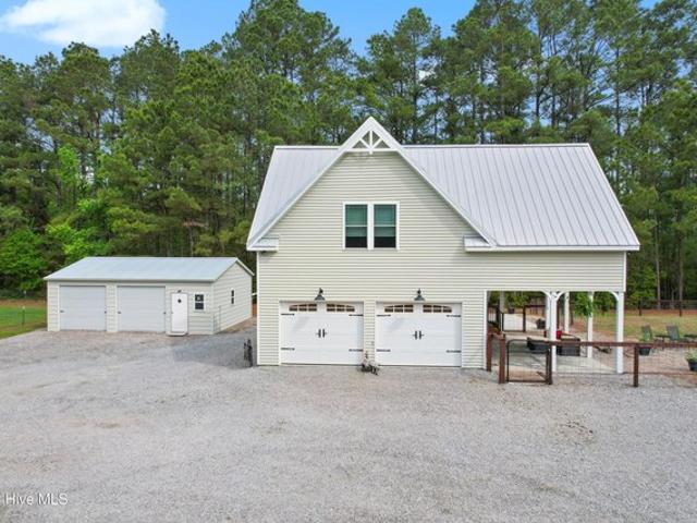 House for sale in Nakina, North Carolina