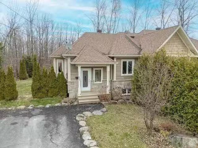 House for sale in Magog