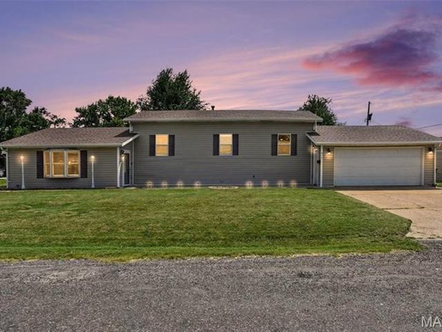 House for sale in Dupo, Illinois