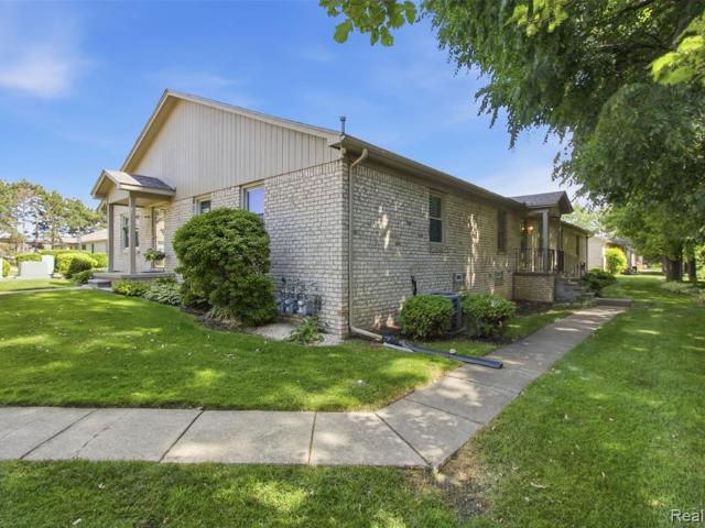 Condo for sale in Clinton Township, Michigan