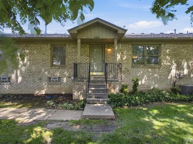 Condo for sale in Clinton Township, Michigan