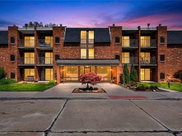 Condo for sale in North Olmsted, Ohio