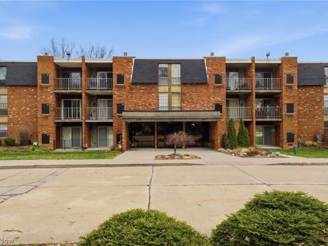 Condo for sale in North Olmsted, Ohio