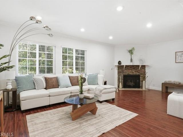 Townhouse for sale in Studio City Neighborhood Council District, Canoga Park