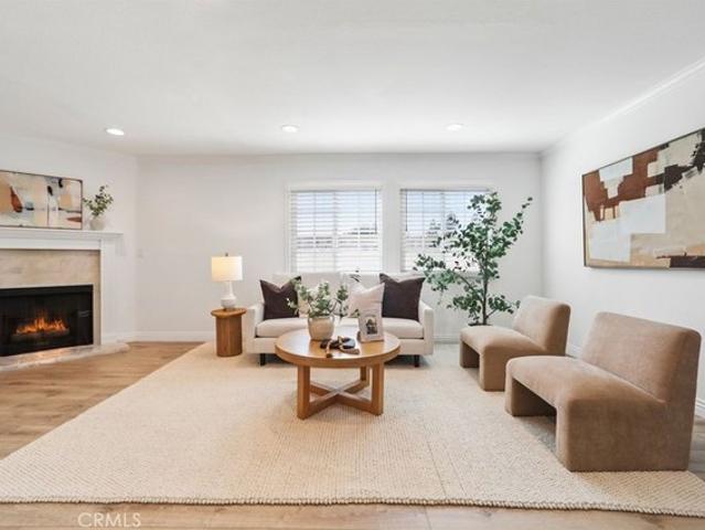 Townhouse for sale in Studio City Neighborhood Council District, Canoga Park