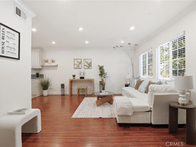 Townhouse for sale in Studio City Neighborhood Council District, Canoga Park