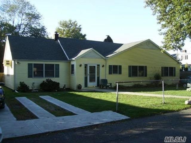 House for sale in Bohemia, New York