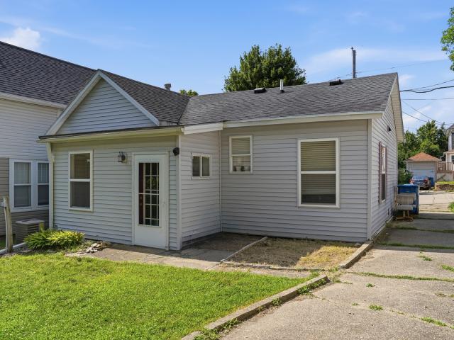 House for sale in Dixon, Lee County