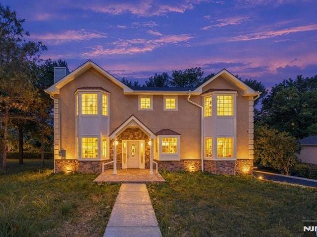 House for sale in Northvale, New Jersey