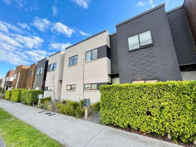Townhouse for rent in Mount Wellington