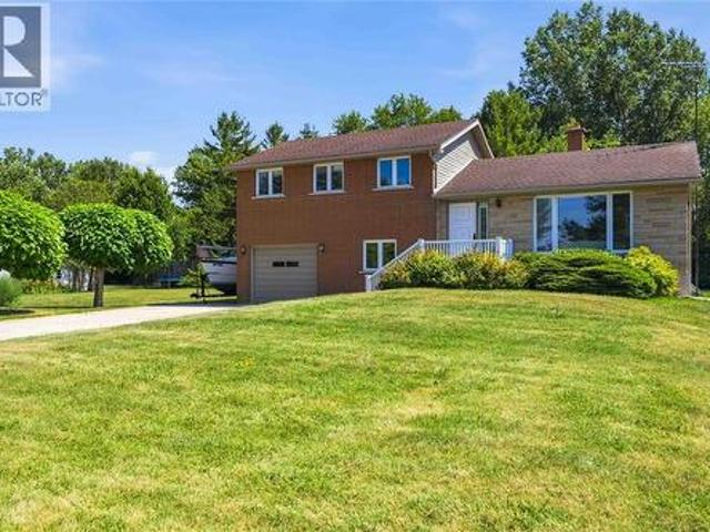 House for sale in Plympton–wyoming, Ontario