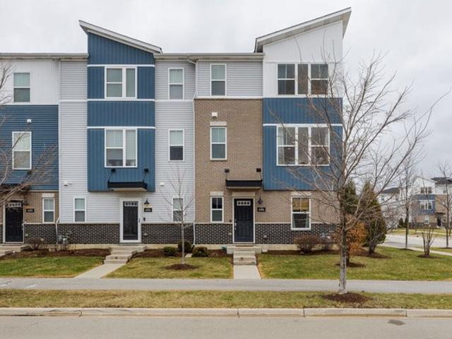 Townhouse for sale in Aurora, Illinois