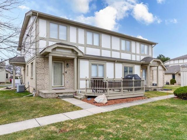 Condo for sale in Clinton Township, Michigan
