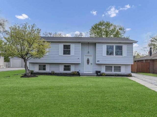 House for sale in Lindenhurst, Illinois
