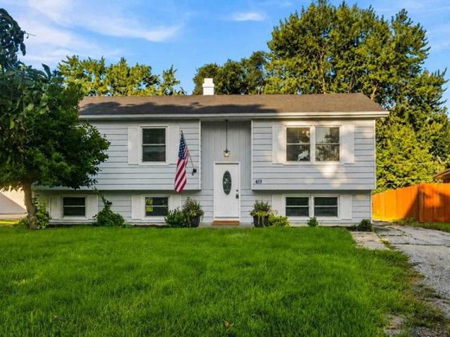 House for sale in Lindenhurst, Illinois