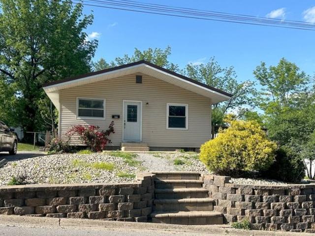 House for sale in Fairfield, Illinois
