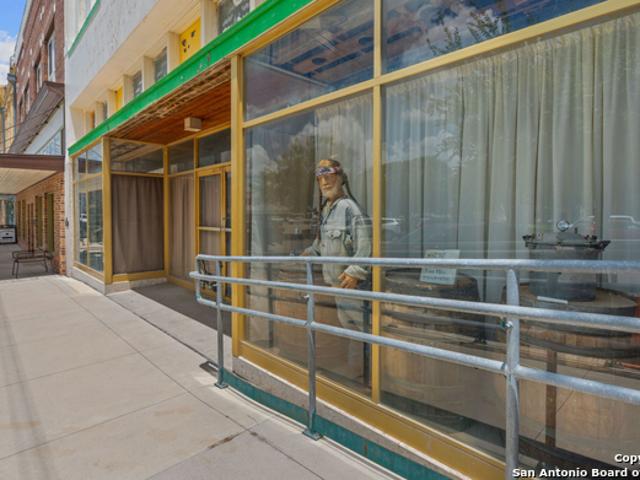 Commercial for sale in Gonzales