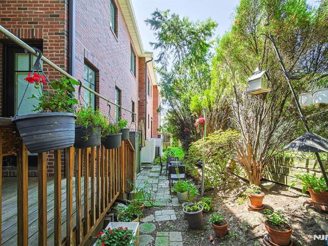 Condo for sale in Fort Lee, New Jersey