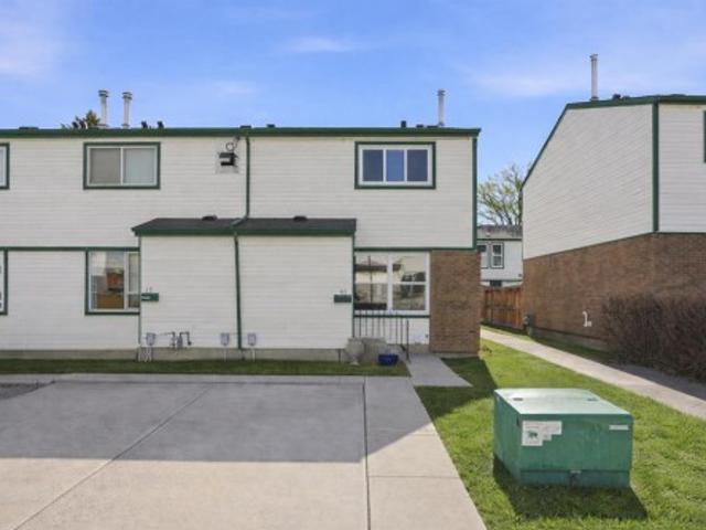Townhouse for sale in Northwest, Alberta