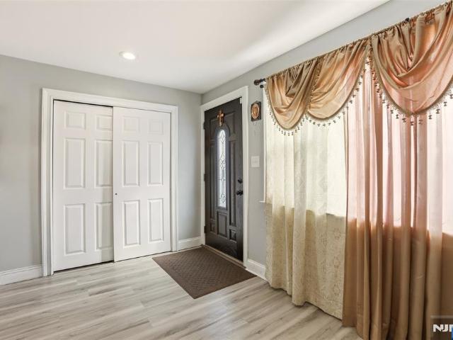 House for sale in Elmwood Park, New Jersey