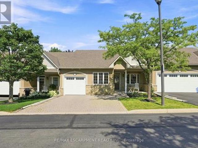 Townhouse for sale in Oakes, Hamilton