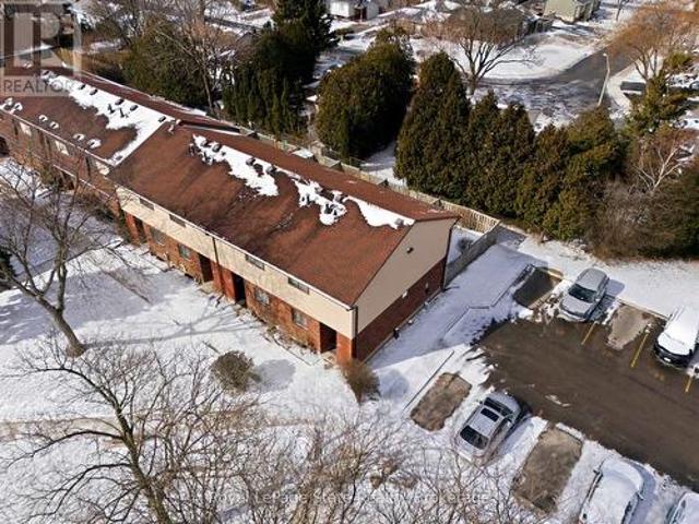 Townhouse for sale in Ancaster, Ontario