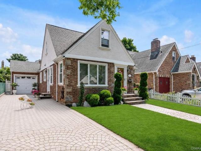 House for sale in Queens, Arverne