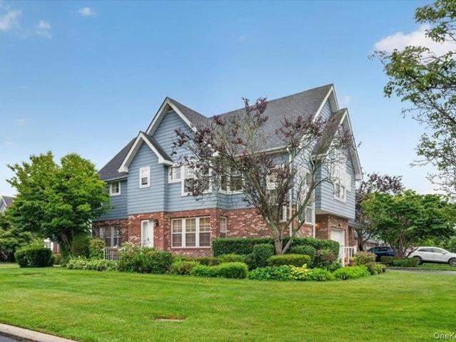 Condo for sale in Bohemia, New York