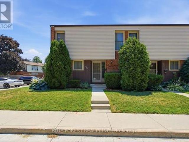 Townhouse for sale in Arva, Ontario