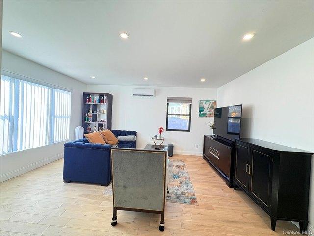 House for sale in Queens, Arverne