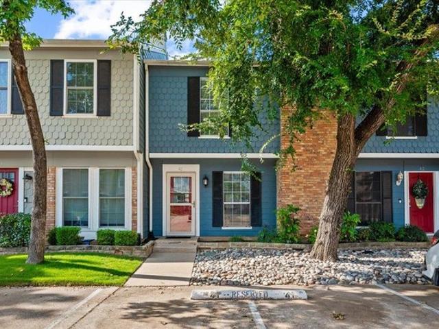 Townhouse for sale in Euless, Texas