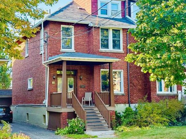 House for sale in Montreal-ouest, Quebec