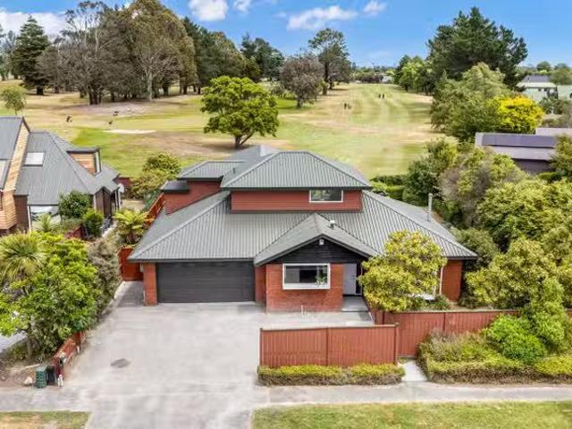House for sale in Chaslands, Canterbury