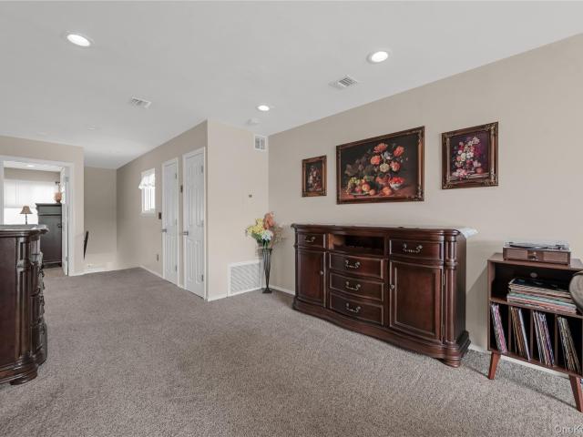 Condo for sale in Babylon, New York
