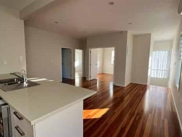 House for rent in Oratia