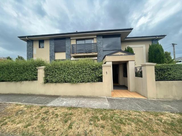 House for rent in Essendon