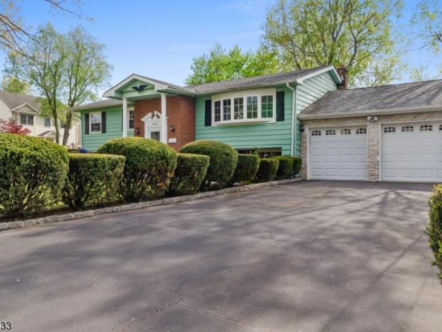 House for sale in Roseland, New Jersey