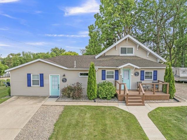 House for sale in Arnolds Park, Iowa