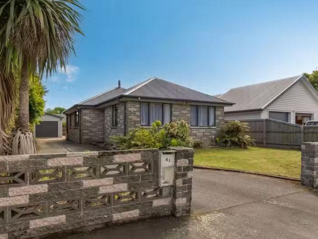 House for sale in Chaslands, Canterbury