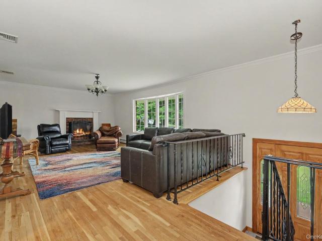 House for sale in Baldwin Place, New York