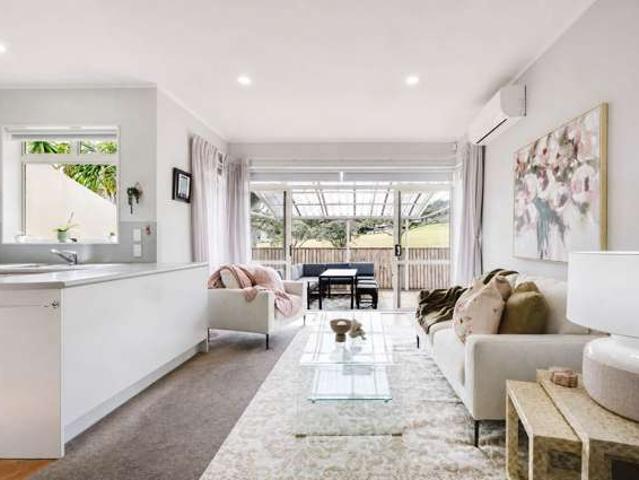 House for sale in Paremoremo, Oroua County