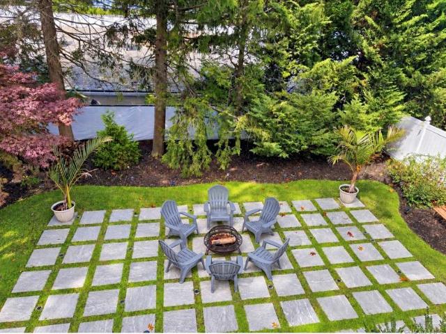 House for sale in West Hills, Town of Huntington