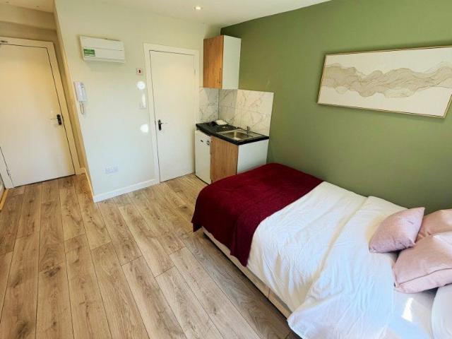 House for rent in Jacobs Well, Guildford